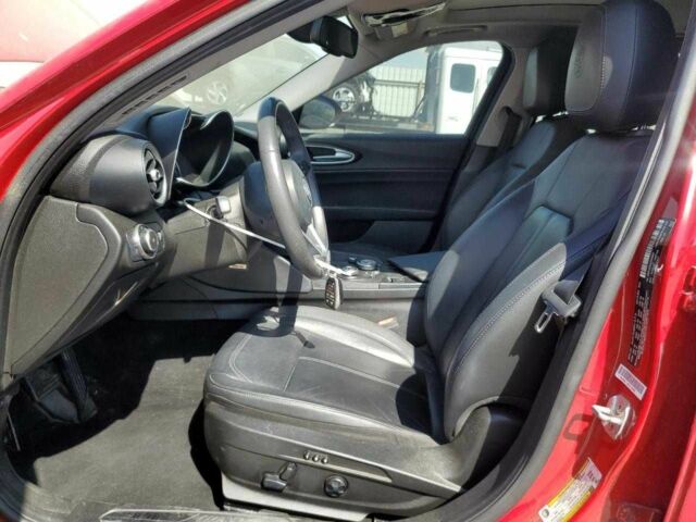 Красный Альфа Giulia, объемом двигателя 0 л и пробегом 134 тыс. км за 5600 $, фото 6 на Automoto.ua
