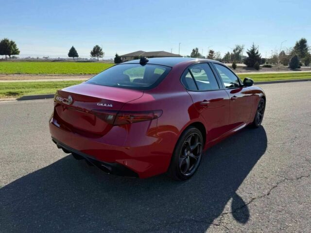 Красный Альфа Giulia, объемом двигателя 2 л и пробегом 42 тыс. км за 13400 $, фото 7 на Automoto.ua