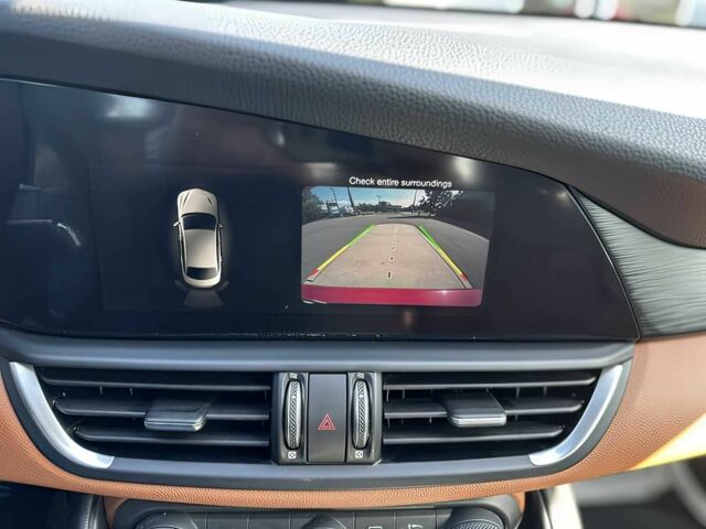 Красный Альфа Giulia, объемом двигателя 2 л и пробегом 39 тыс. км за 10000 $, фото 10 на Automoto.ua