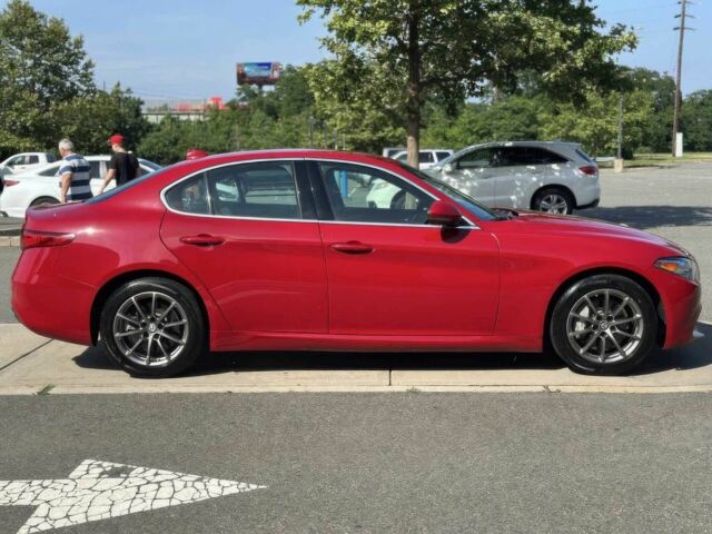 Красный Альфа Giulia, объемом двигателя 0 л и пробегом 45 тыс. км за 5150 $, фото 2 на Automoto.ua