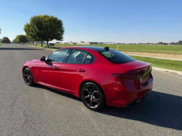Красный Альфа Giulia, объемом двигателя 2 л и пробегом 42 тыс. км за 13400 $, фото 4 на Automoto.ua