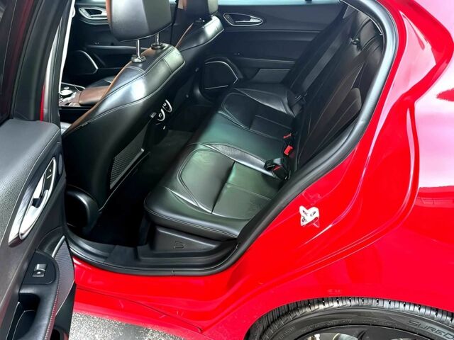 Червоний Альфа Giulia, об'ємом двигуна 2 л та пробігом 60 тис. км за 7400 $, фото 15 на Automoto.ua