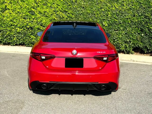 Червоний Альфа Giulia, об'ємом двигуна 2 л та пробігом 60 тис. км за 7400 $, фото 5 на Automoto.ua