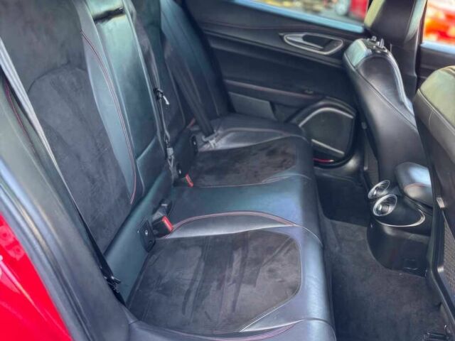 Красный Альфа Giulia, объемом двигателя 2.9 л и пробегом 44 тыс. км за 13000 $, фото 10 на Automoto.ua