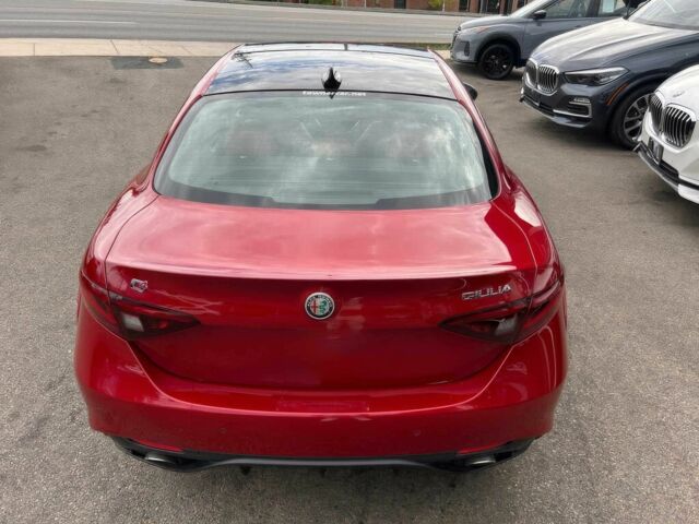 Красный Альфа Giulia, объемом двигателя 2 л и пробегом 32 тыс. км за 4900 $, фото 5 на Automoto.ua