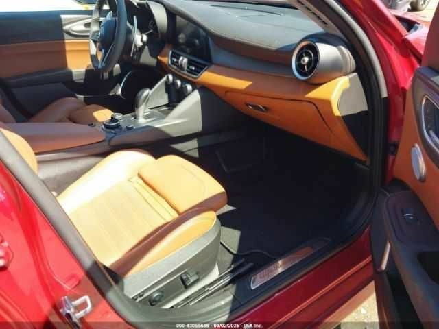 Червоний Альфа Giulia, об'ємом двигуна 2 л та пробігом 47 тис. км за 5000 $, фото 4 на Automoto.ua