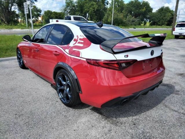 Красный Альфа Giulia, объемом двигателя 2 л и пробегом 67 тыс. км за 10000 $, фото 4 на Automoto.ua