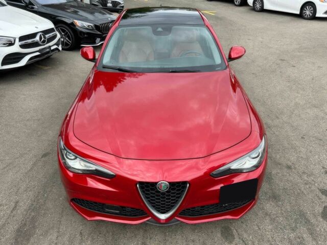 Красный Альфа Giulia, объемом двигателя 2 л и пробегом 32 тыс. км за 4900 $, фото 2 на Automoto.ua
