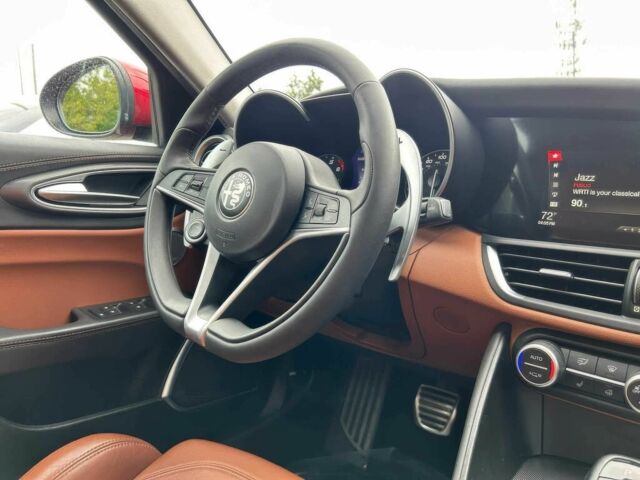 Красный Альфа Giulia, объемом двигателя 2 л и пробегом 32 тыс. км за 4900 $, фото 7 на Automoto.ua