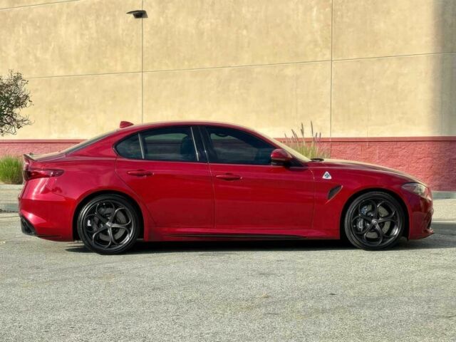 Красный Альфа Giulia, объемом двигателя 2.9 л и пробегом 44 тыс. км за 13000 $, фото 3 на Automoto.ua