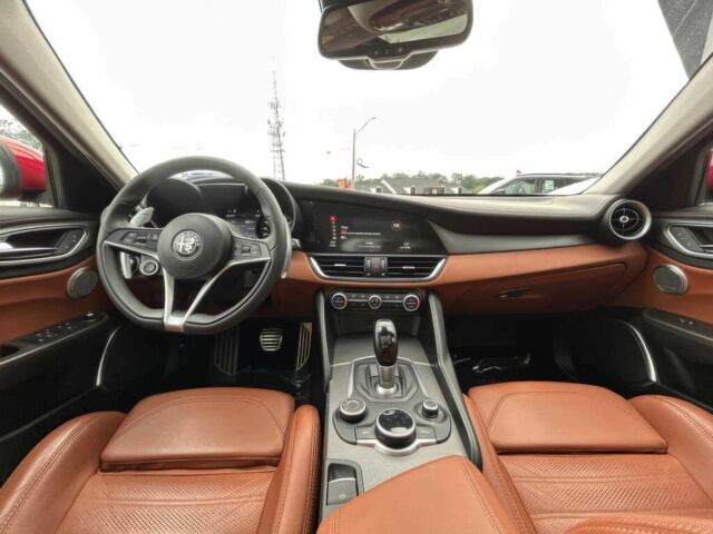 Красный Альфа Giulia, объемом двигателя 2 л и пробегом 32 тыс. км за 4900 $, фото 8 на Automoto.ua