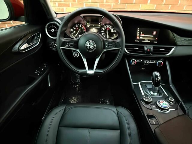Червоний Альфа Giulia, об'ємом двигуна 2 л та пробігом 60 тис. км за 7400 $, фото 9 на Automoto.ua