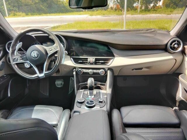 Красный Альфа Giulia, объемом двигателя 2 л и пробегом 67 тыс. км за 10000 $, фото 17 на Automoto.ua