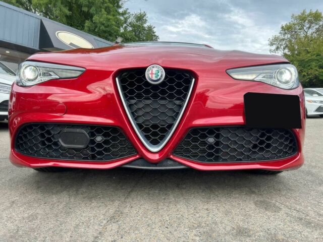 Красный Альфа Giulia, объемом двигателя 2 л и пробегом 32 тыс. км за 4900 $, фото 1 на Automoto.ua