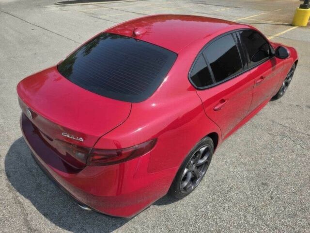 Красный Альфа Giulia, объемом двигателя 2 л и пробегом 56 тыс. км за 9000 $, фото 7 на Automoto.ua
