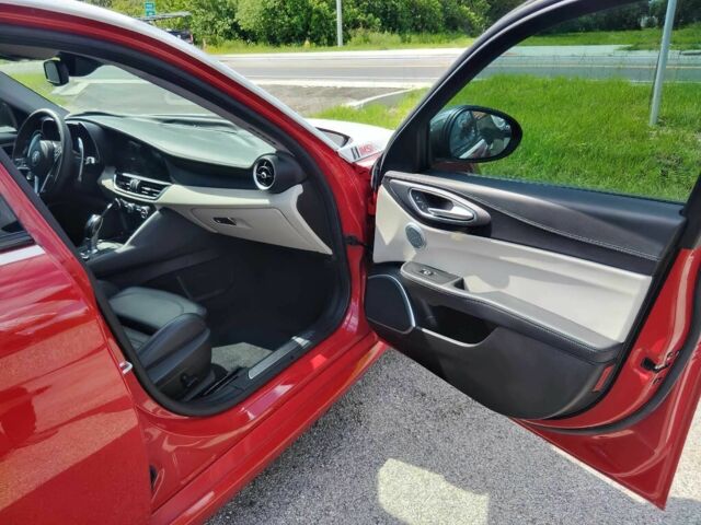 Красный Альфа Giulia, объемом двигателя 2 л и пробегом 67 тыс. км за 10000 $, фото 11 на Automoto.ua