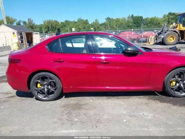Червоний Альфа Giulia, об'ємом двигуна 2 л та пробігом 47 тис. км за 5000 $, фото 12 на Automoto.ua