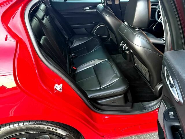 Червоний Альфа Giulia, об'ємом двигуна 2 л та пробігом 60 тис. км за 7400 $, фото 16 на Automoto.ua