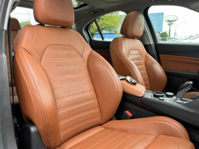 Красный Альфа Giulia, объемом двигателя 2 л и пробегом 32 тыс. км за 4900 $, фото 9 на Automoto.ua