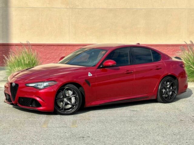 Красный Альфа Giulia, объемом двигателя 2.9 л и пробегом 44 тыс. км за 13000 $, фото 2 на Automoto.ua