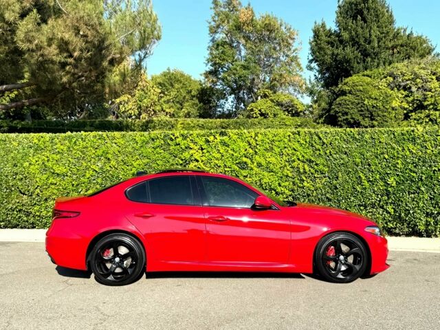 Червоний Альфа Giulia, об'ємом двигуна 2 л та пробігом 60 тис. км за 7400 $, фото 3 на Automoto.ua