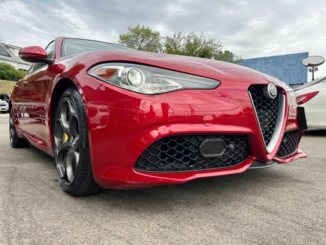 Красный Альфа Giulia, объемом двигателя 2 л и пробегом 32 тыс. км за 4900 $, фото 3 на Automoto.ua
