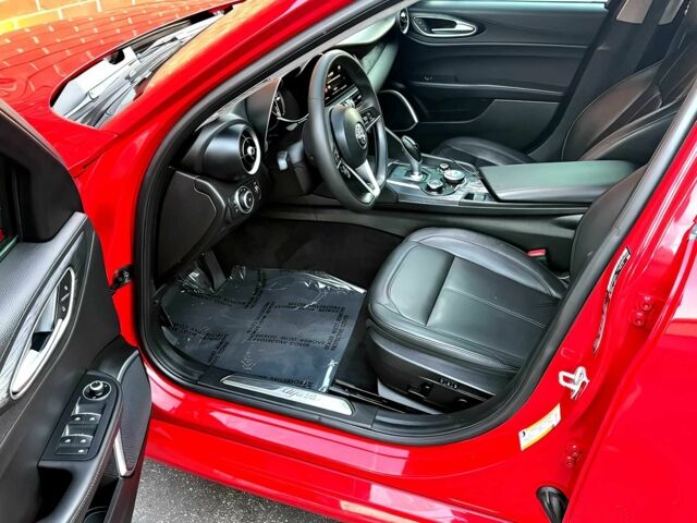 Червоний Альфа Giulia, об'ємом двигуна 2 л та пробігом 60 тис. км за 7400 $, фото 7 на Automoto.ua
