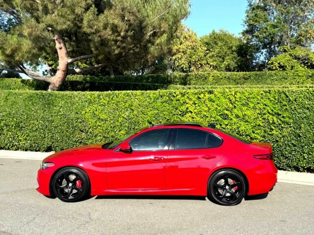 Червоний Альфа Giulia, об'ємом двигуна 2 л та пробігом 60 тис. км за 7400 $, фото 2 на Automoto.ua