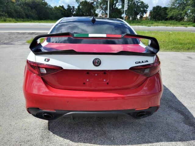 Красный Альфа Giulia, объемом двигателя 2 л и пробегом 67 тыс. км за 10000 $, фото 5 на Automoto.ua