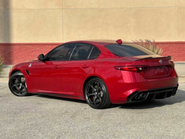 Красный Альфа Giulia, объемом двигателя 2.9 л и пробегом 44 тыс. км за 13000 $, фото 5 на Automoto.ua