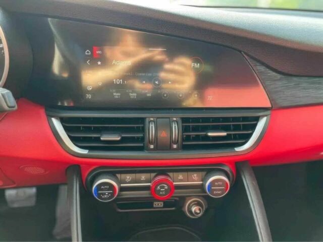 Красный Альфа Giulia, объемом двигателя 2 л и пробегом 52 тыс. км за 11000 $, фото 5 на Automoto.ua