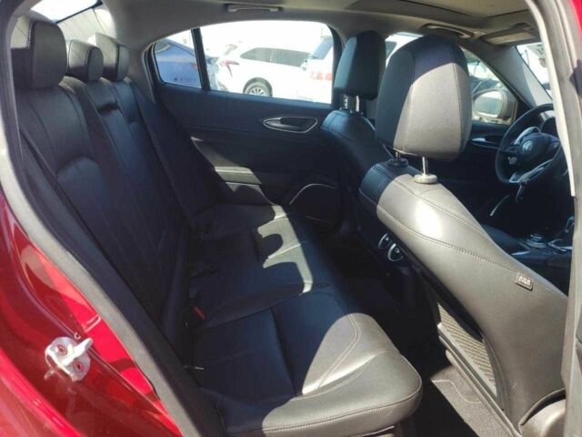 Красный Альфа Giulia, объемом двигателя 2 л и пробегом 49 тыс. км за 6700 $, фото 6 на Automoto.ua