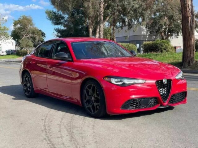Красный Альфа Giulia, объемом двигателя 2 л и пробегом 52 тыс. км за 11000 $, фото 1 на Automoto.ua