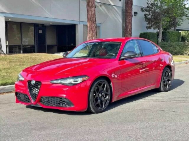 Красный Альфа Giulia, объемом двигателя 2 л и пробегом 52 тыс. км за 11000 $, фото 8 на Automoto.ua