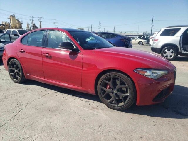 Красный Альфа Giulia, объемом двигателя 2 л и пробегом 49 тыс. км за 6700 $, фото 2 на Automoto.ua