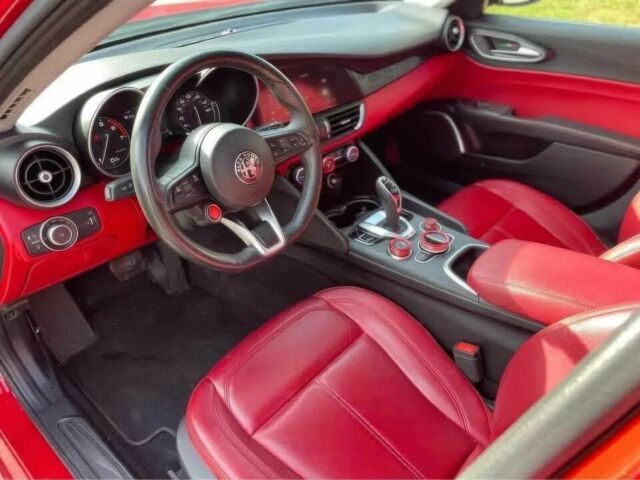 Красный Альфа Giulia, объемом двигателя 2 л и пробегом 52 тыс. км за 11000 $, фото 12 на Automoto.ua