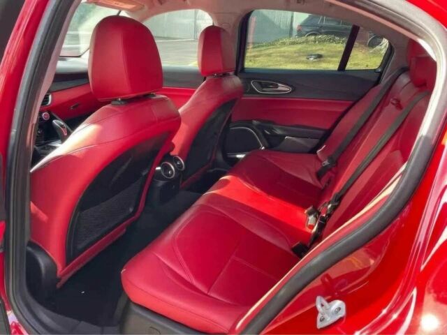 Красный Альфа Giulia, объемом двигателя 2 л и пробегом 52 тыс. км за 11000 $, фото 11 на Automoto.ua
