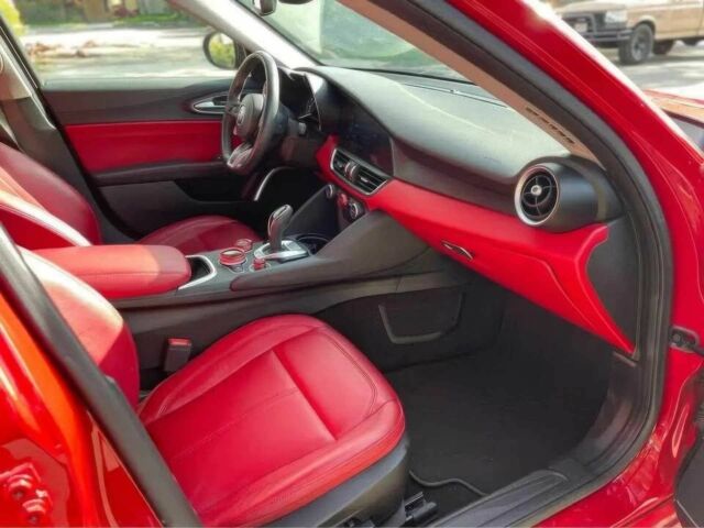 Красный Альфа Giulia, объемом двигателя 2 л и пробегом 52 тыс. км за 11000 $, фото 14 на Automoto.ua