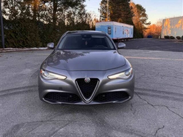 Серый Альфа Giulia, объемом двигателя 2 л и пробегом 60 тыс. км за 3900 $, фото 1 на Automoto.ua
