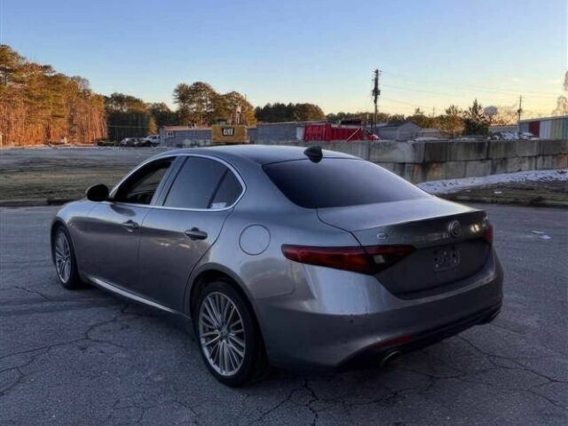 Серый Альфа Giulia, объемом двигателя 2 л и пробегом 60 тыс. км за 3900 $, фото 5 на Automoto.ua