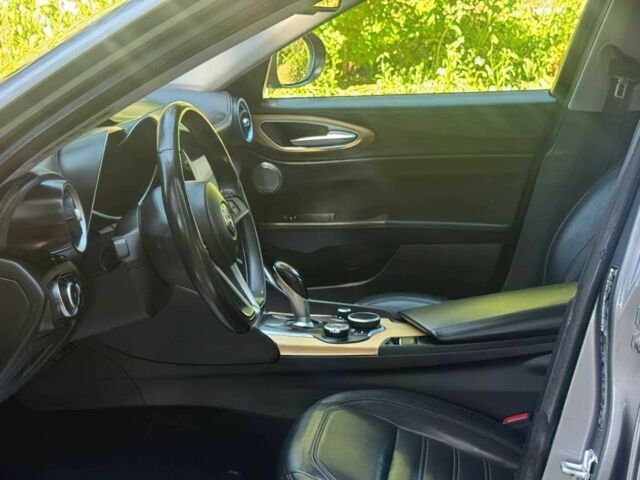 Серый Альфа Giulia, объемом двигателя 2 л и пробегом 73 тыс. км за 7000 $, фото 9 на Automoto.ua