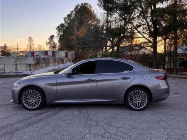 Серый Альфа Giulia, объемом двигателя 2 л и пробегом 60 тыс. км за 3900 $, фото 4 на Automoto.ua
