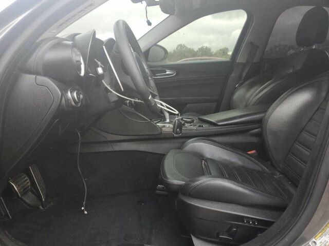 Серый Альфа Giulia, объемом двигателя 2 л и пробегом 41 тыс. км за 4500 $, фото 6 на Automoto.ua