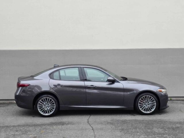 Серый Альфа Giulia, объемом двигателя 2 л и пробегом 94 тыс. км за 9000 $, фото 3 на Automoto.ua