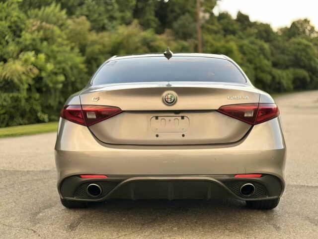 Серый Альфа Giulia, объемом двигателя 2 л и пробегом 60 тыс. км за 9800 $, фото 7 на Automoto.ua