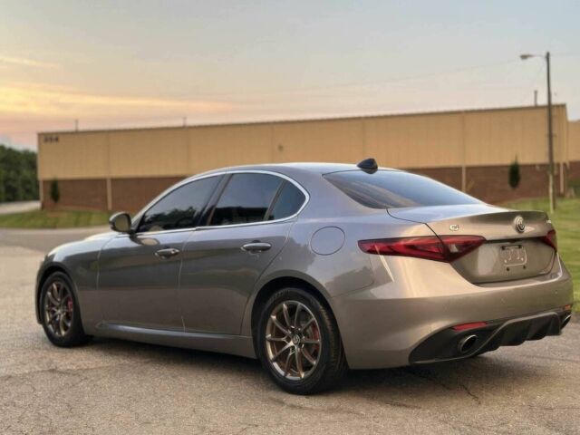 Серый Альфа Giulia, объемом двигателя 2 л и пробегом 60 тыс. км за 9800 $, фото 6 на Automoto.ua