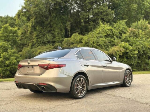 Серый Альфа Giulia, объемом двигателя 2 л и пробегом 60 тыс. км за 9800 $, фото 5 на Automoto.ua