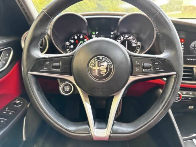 Серый Альфа Giulia, объемом двигателя 2 л и пробегом 60 тыс. км за 9800 $, фото 8 на Automoto.ua