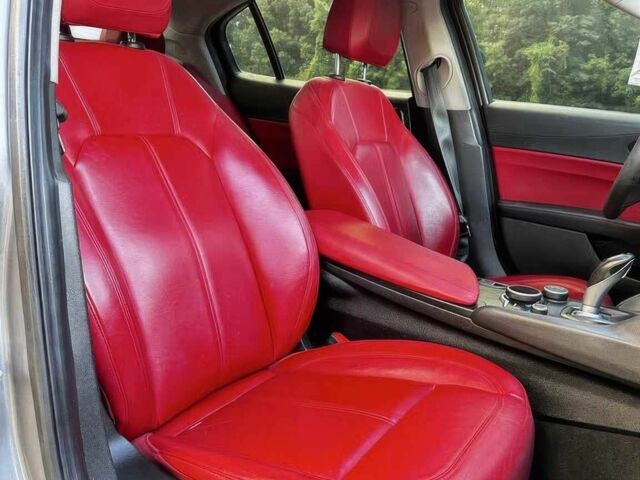 Серый Альфа Giulia, объемом двигателя 2 л и пробегом 60 тыс. км за 9800 $, фото 12 на Automoto.ua