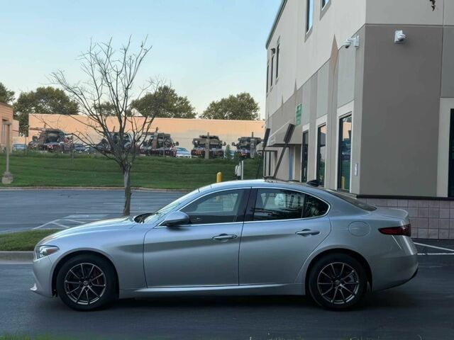 Серый Альфа Giulia, объемом двигателя 2 л и пробегом 63 тыс. км за 12000 $, фото 3 на Automoto.ua